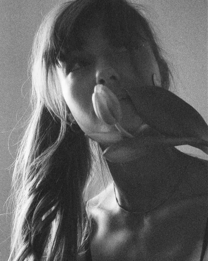 Backlit portrait of a woman with a tulip — 35mm photograph by Marco Miraglia