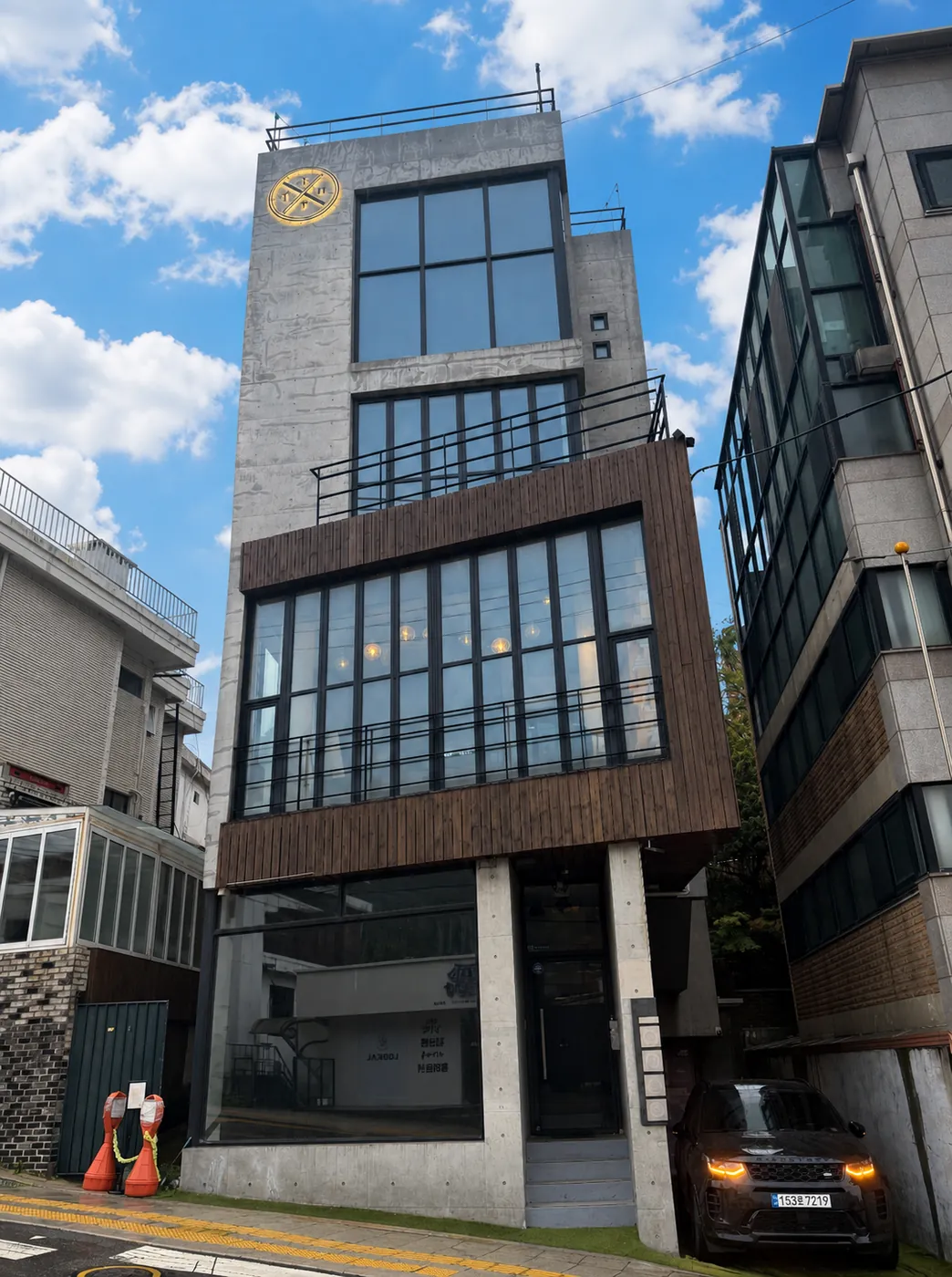 37thDegree logo on the facade of the Seoul office building